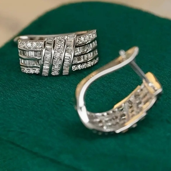 Women’s Fashion Earrings - NWT - Picture 6 of 7